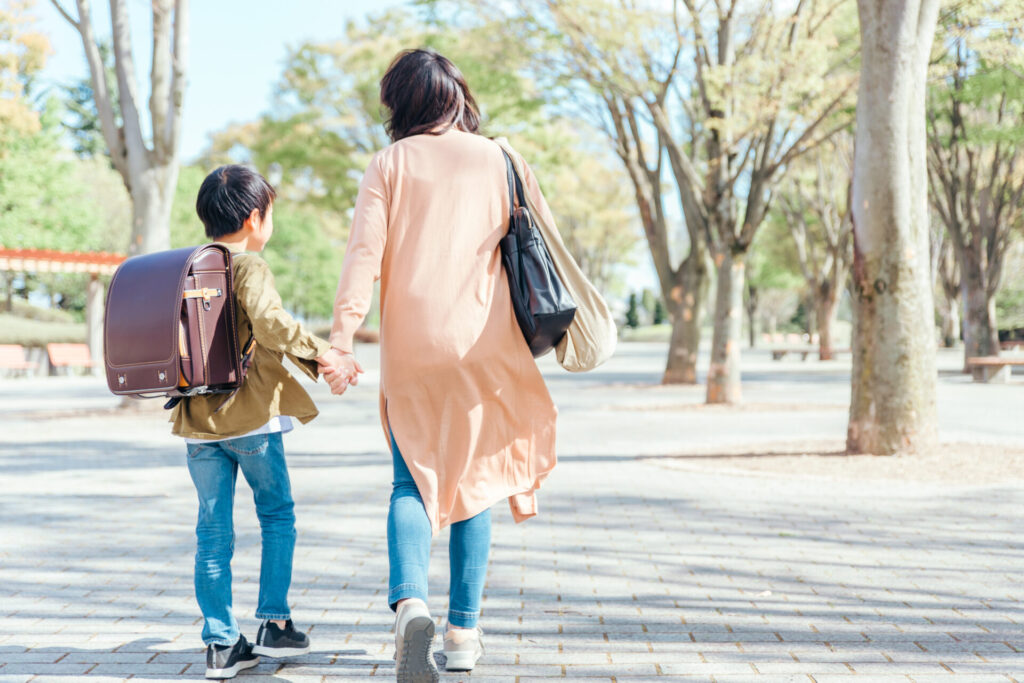 【画像】小学生の男の子とママ